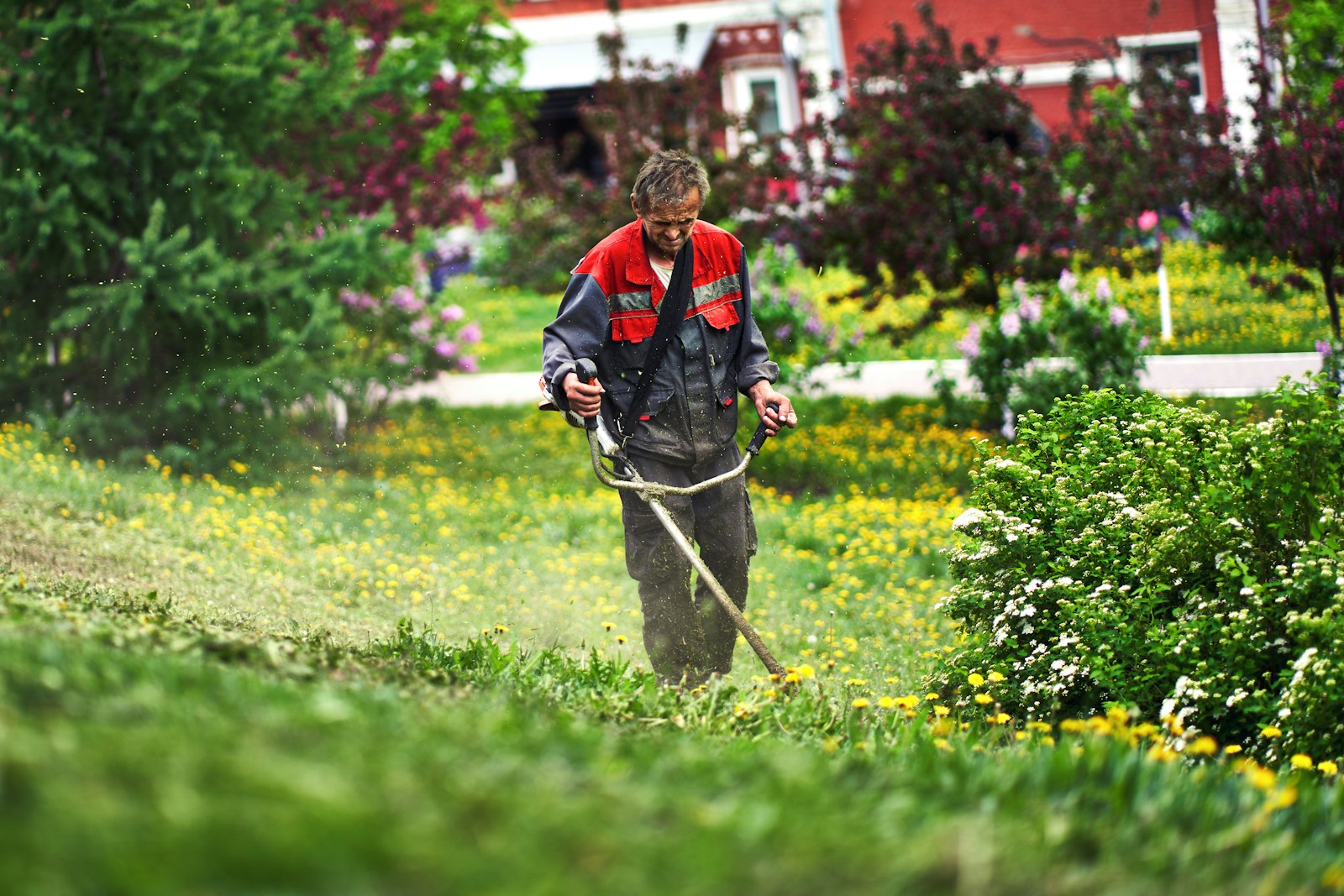 Do Part-time or Seasonal Landscapers Need Business Insurance?